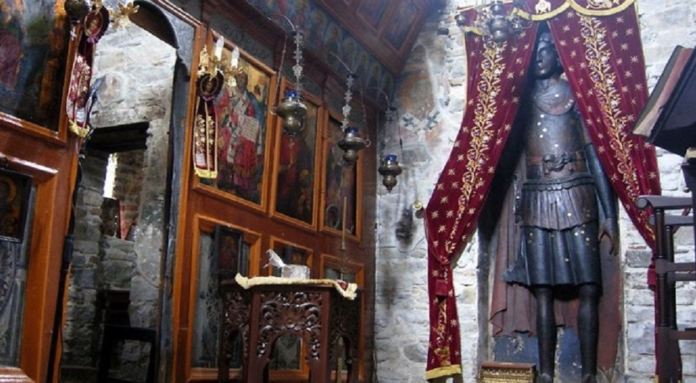 Το Θαυματουργό ξύλινο άγαλμα του Αγίου Γεωργίου στην Καστοριά (ΦΩΤΟ)